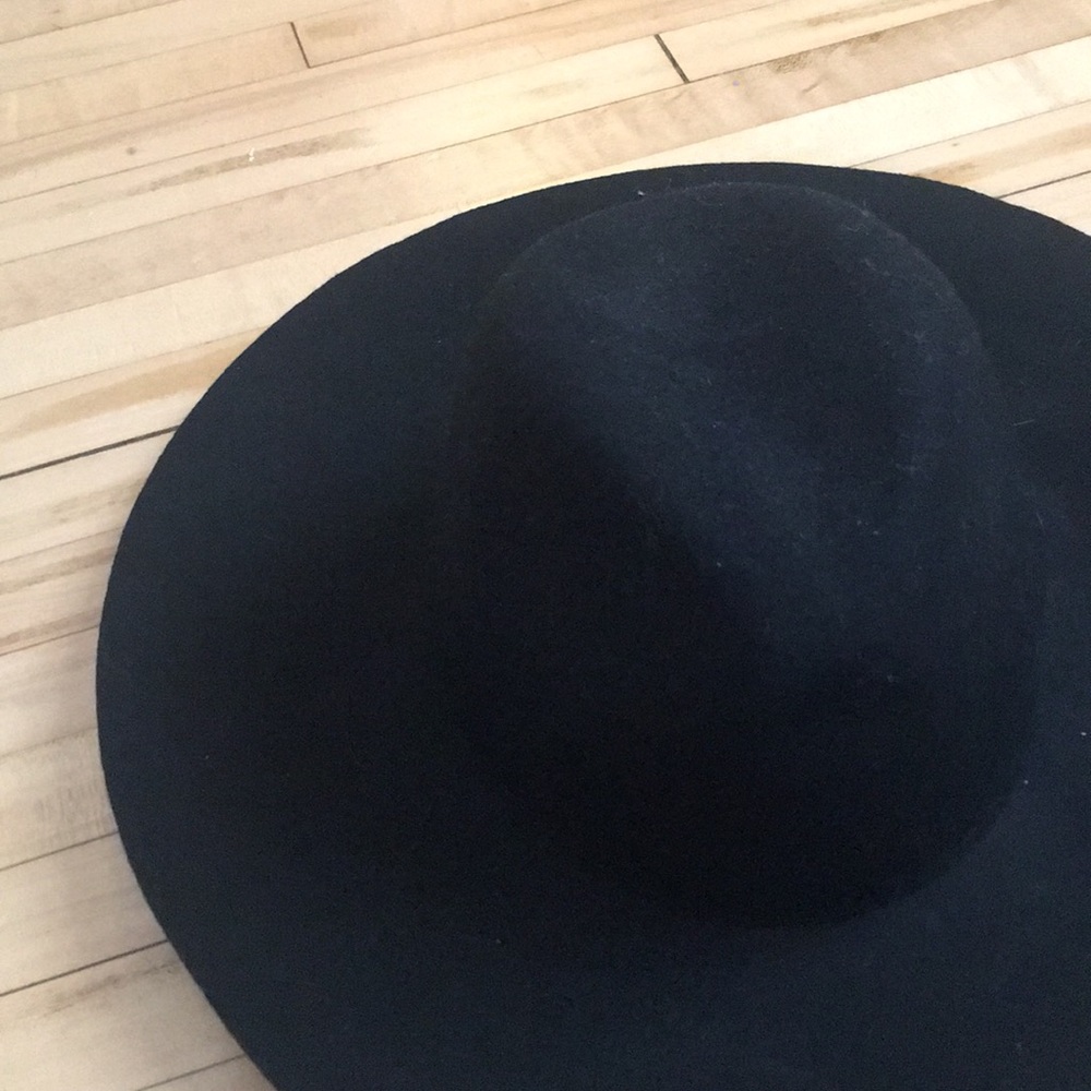 Stylish hat - Picture 2 of 4